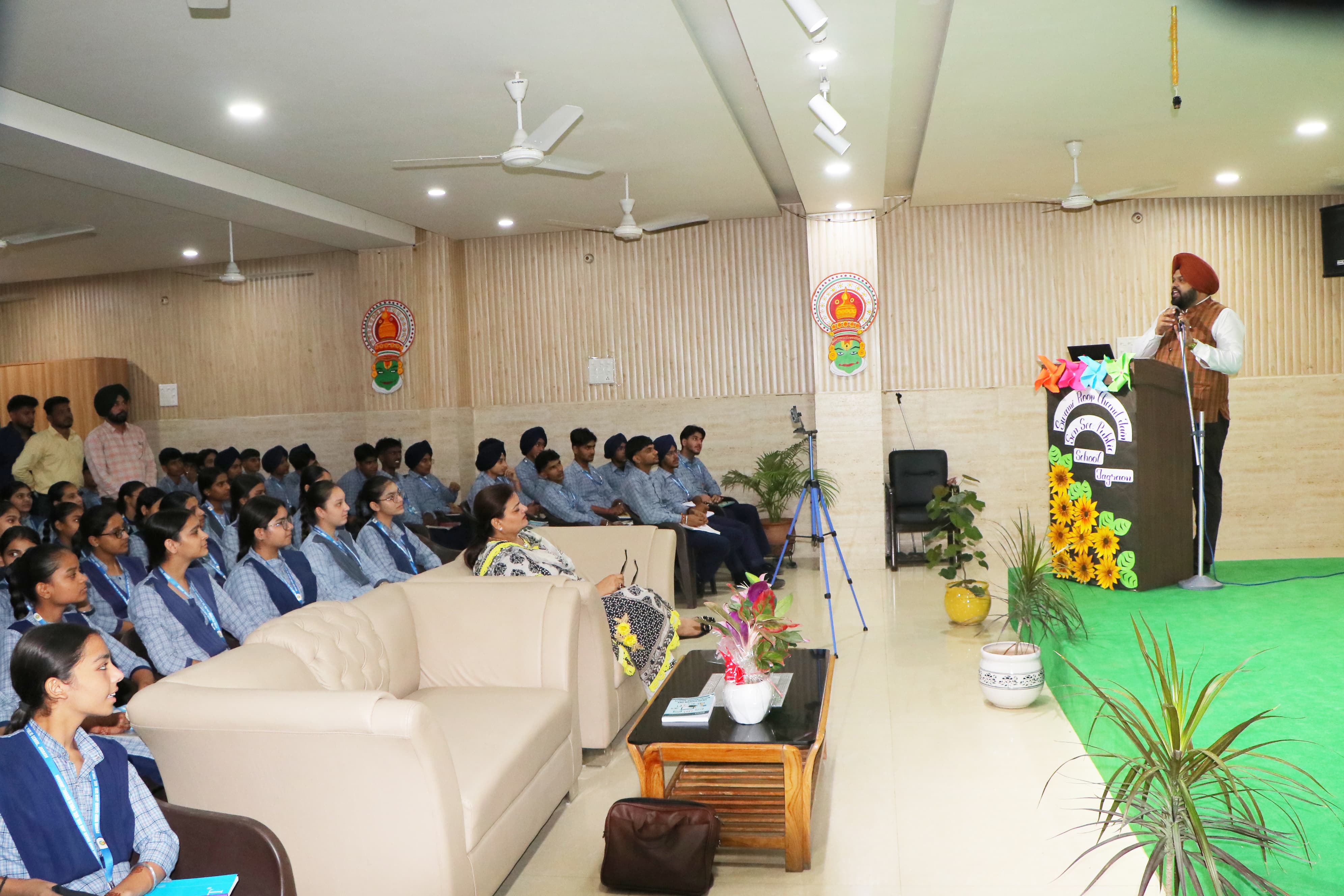 Interactive Lecture Enlightens Students on the Psychology of Influence